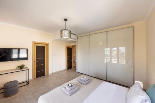 SunnyVillas: 4BR SeaFront Villa*Private Pool*BW44 in Protaras