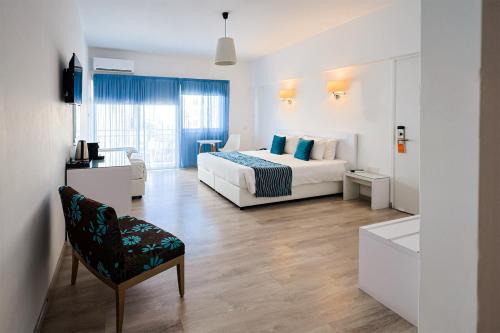 Mikes Kanarium City Hotel in Larnaca
