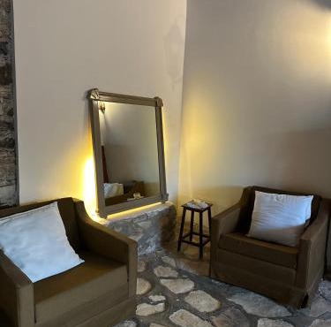 Loucy’s Art Home in Mandria