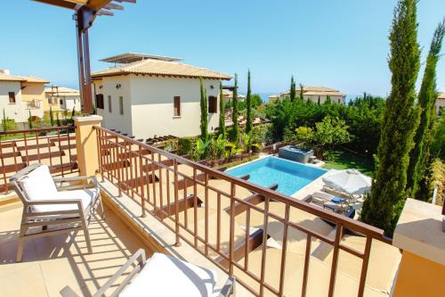 Luxury Central Villa AJ04 with Private Heated Pool & Jacuzzi, Services Inc, Aphrodite Hills Resort in Kouklia