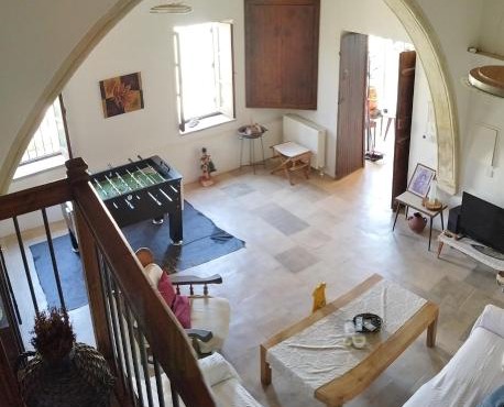 The Family Nest - Traditional Serenity in Orounda