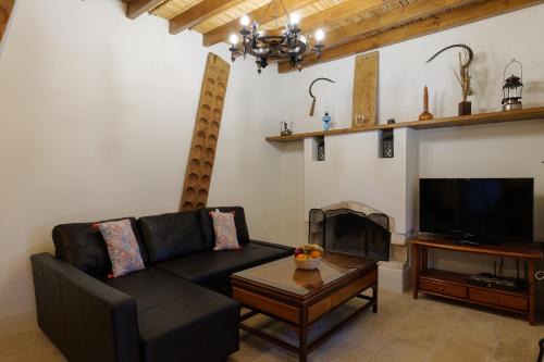 Stonehouse with private swimming pool in Paphos