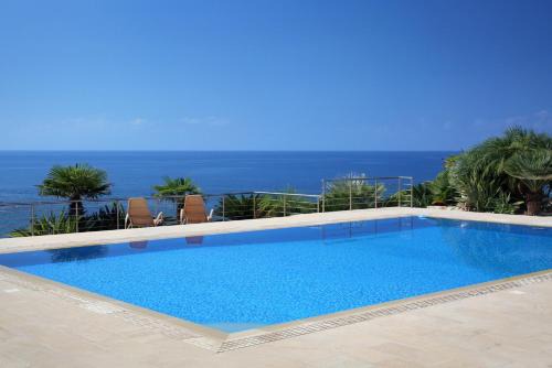 Seafront 5 Bedroom Villa Paradise in Sea Caves