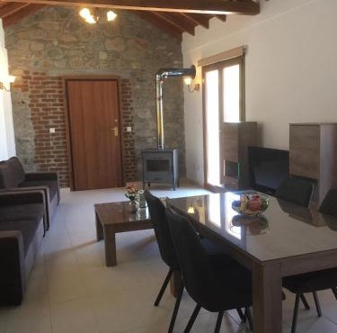 Love Holiday Suite 1 in Tris Elies