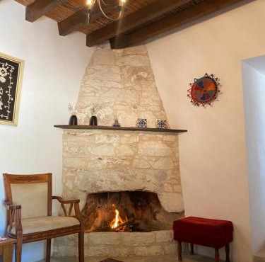 DROUSHIA CORNER HOUSE in Drousha