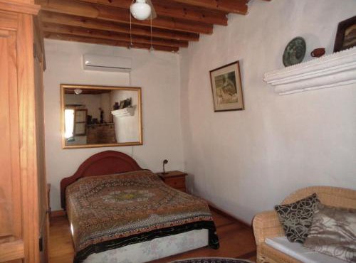 Oleander Stone House in Lemona