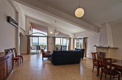 Sunset Cliff Villa Panoramic Sea Views and Private Ovesized Pool in Pissouri