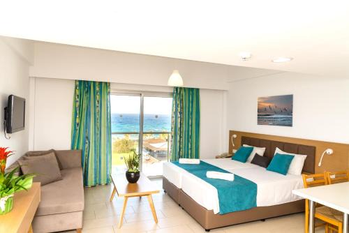 Helios Bay Hotel and Suites in Paphos